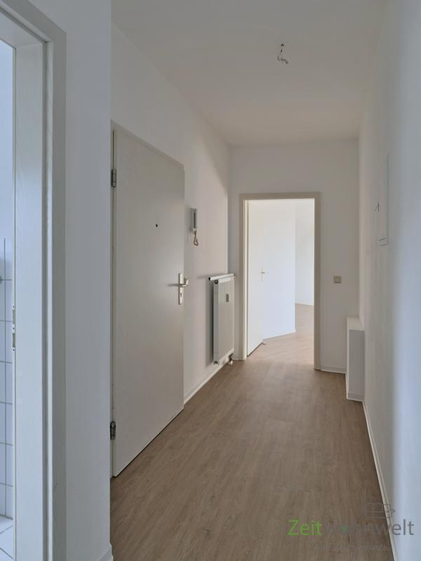 (12536_74) MGN: sonnige Dachwohnung mit 2 Balkons in der Heimstraße, Hausmeisterdienste inklusive, EBK mgl. 3 zimmer