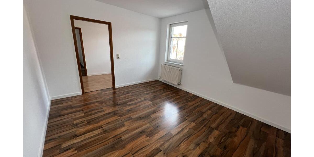 Renovierte 4 Zimmer Wohnung mit neuer Einbauküche im Herzen von Weida! - Dachgeschoßwohnung Weida Liebsdorf | Angebot:26146306
