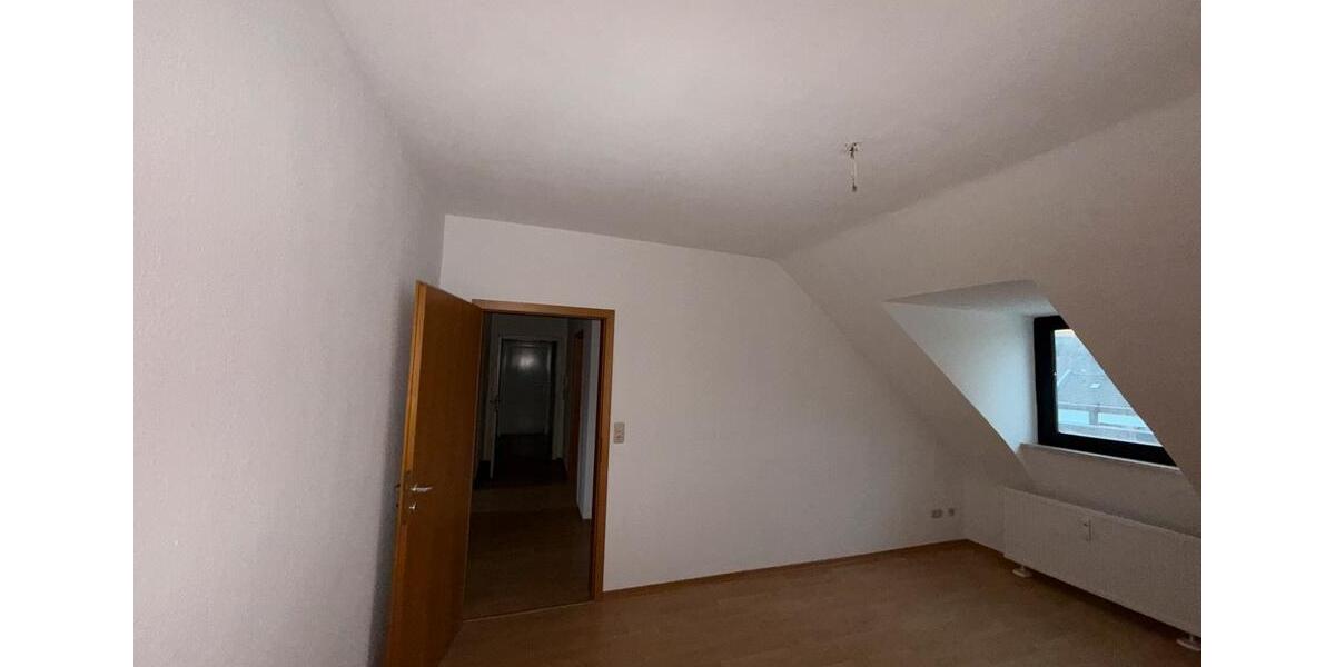Dachgeschoßwohnung Trier Nord - 3 Zimmer, 70 m&sup2;, 940&euro; | Angebot:26238647