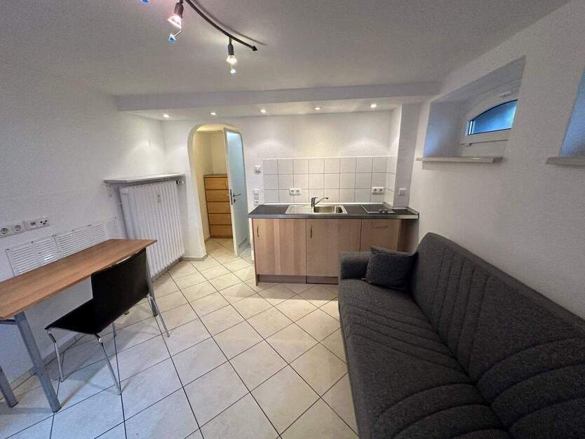 Nur für 1 Person Möblierte 1 - Zimmer - Untergeschosswohnung (Kellerwohnung) mit Einbauküche und separatem Eingang 1 zimmer