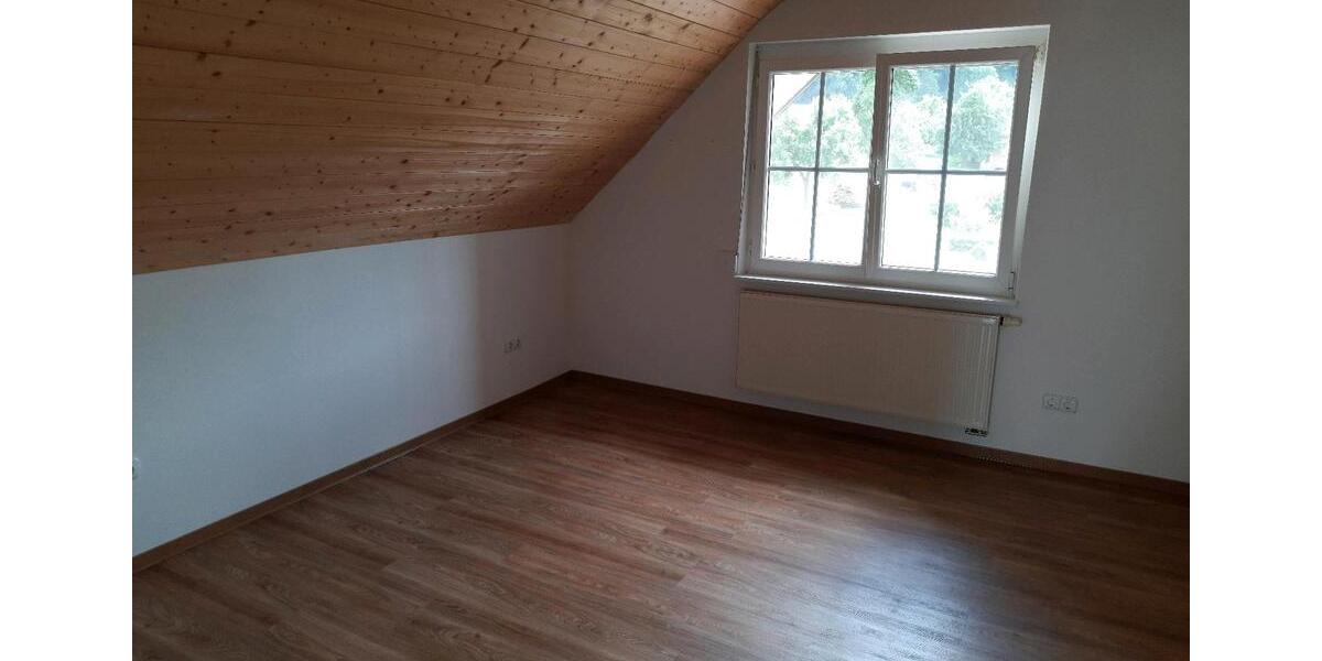 Dachgeschoßwohnung Bad Königshofen im Grabfeld - 6 Zimmer, 124 m&sup2;, 900&euro; | Angebot:26199518