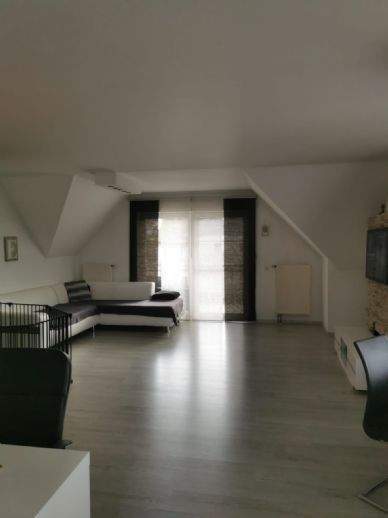 Hochwertige Moderne-3 12-Zimmer mit Balkon 3 zimmer