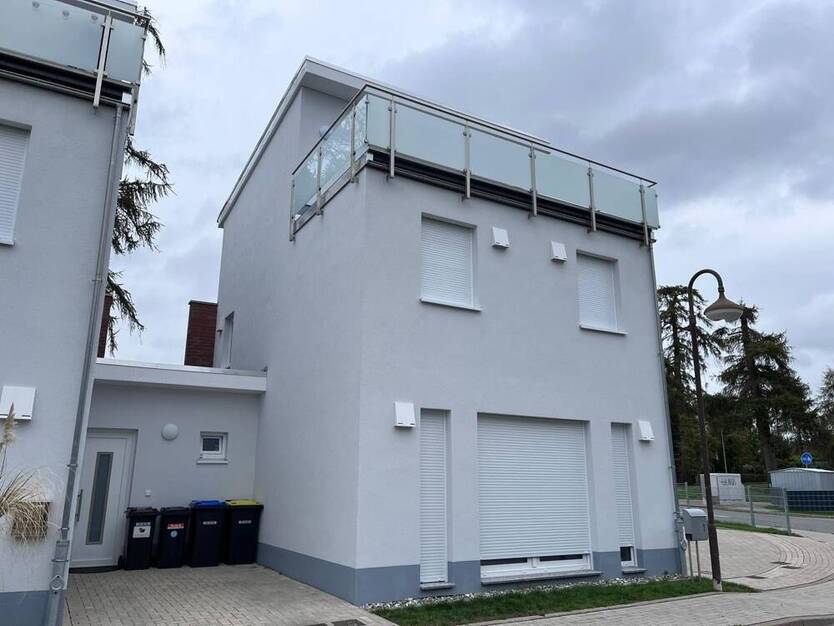 In Schwerin - Haus zur Miete mit großer Dachterrasse!