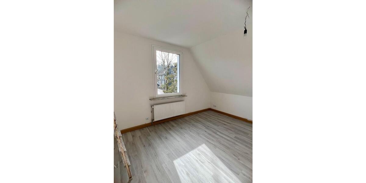Dachgeschoßwohnung Gummersbach Berstig Süd - 3 Zimmer, 83 m&sup2;, 830&euro; | Angebot:26040287