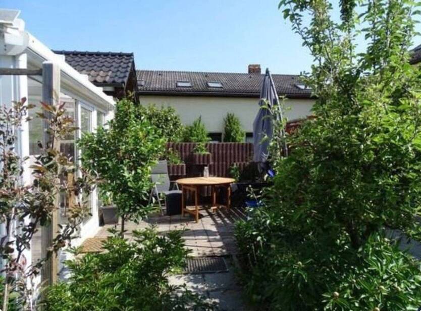Moderne Zwei-Zimmer-Wohnung in Bornstedt, nähe Krongut mit EBK, Wintergarten Stellplatz und