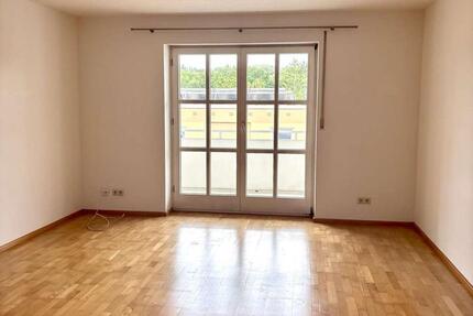 Helle 3-Zimmer-Wohnung mit Balkon, Einbauküche und Parkplatz! zimmer