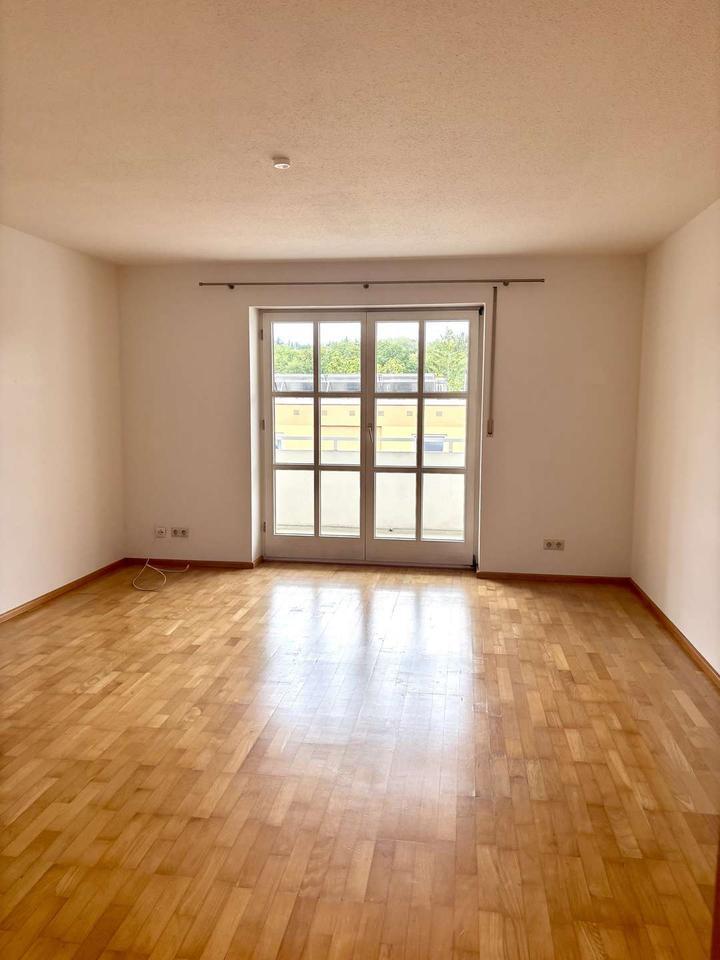 Helle 3-Zimmer-Wohnung mit Balkon, Einbauküche und Parkplatz! zimmer