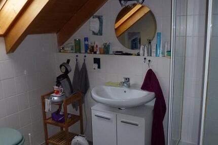möbl. Zimmer f. 1 Pers. nur an Heimfahrer, m. Bad + Kochn. zimmer