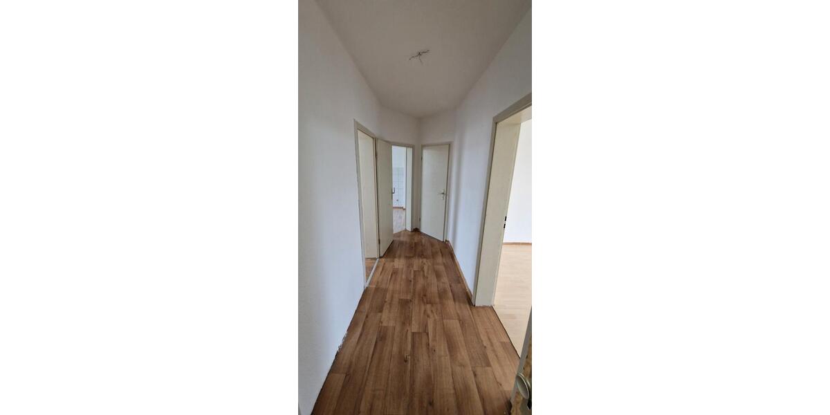 Etagenwohnung Weißenfels - 4 Zimmer, 67 m&sup2;, 420&euro; | Angebot:26619968