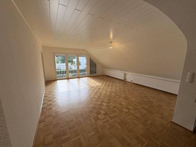 Stilvolle 3-ZKB-Dachgeschoßwohnung in begehrter, ruhiger Wohnlage - Erstbezug nach Renovierung 2025