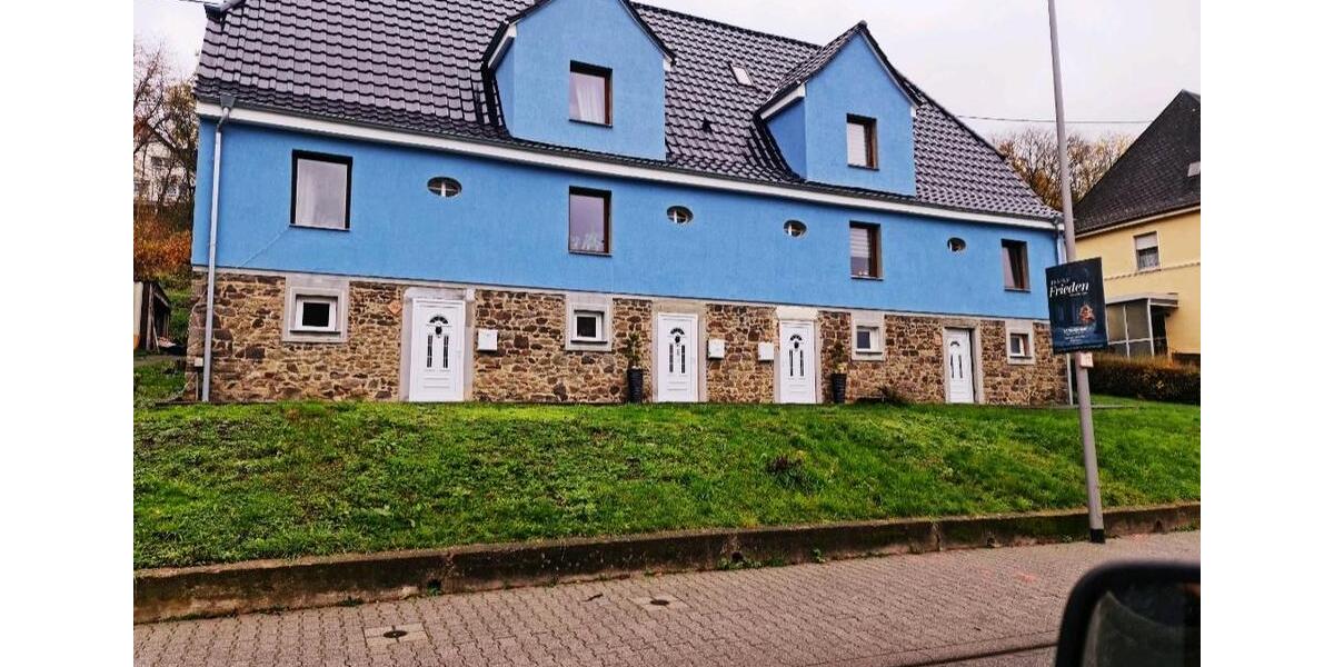 zum Vermieten eine MFH 700€ Kaltmiete Fridrich August straße 29A 4 zimmer