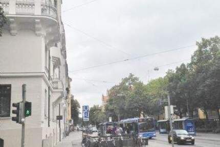 Zentrale 5-Zi.-Wohnung am Hohenzollernplatz in einem schönen Altbau zu verm.