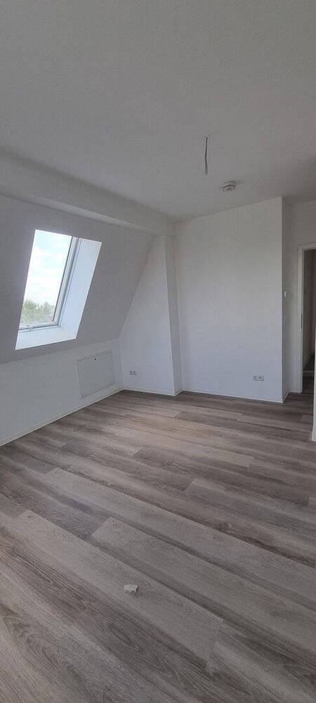 Schöne, helle 4-Zimmer-Wohnung mit Balkon in Magdeburg - 122 m²