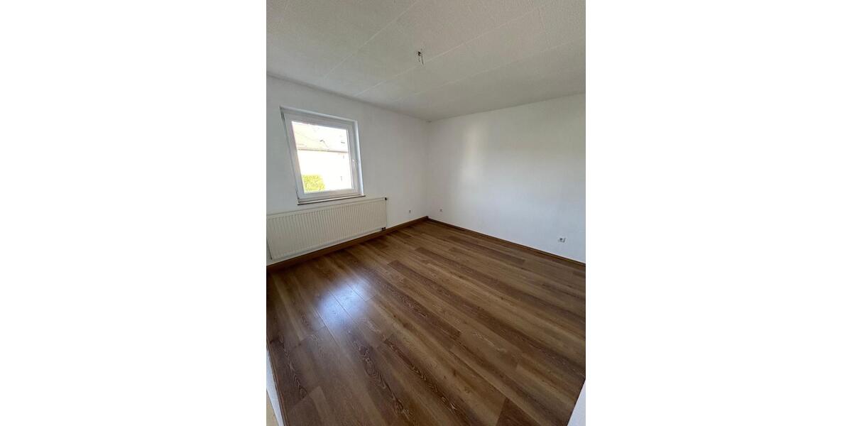 EINFAMILIENHAUS mit GARTEN und Garage zu vermieten 3 zimmer