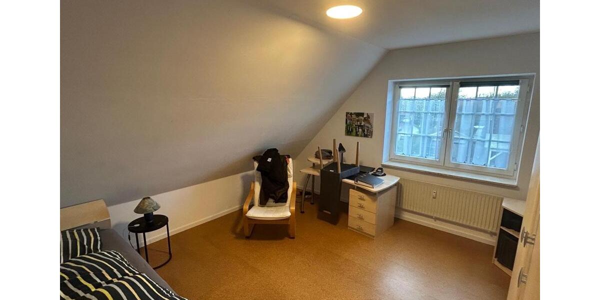 Dachgeschoßwohnung Zetel - 3 Zimmer, 80 m&sup2;, 620&euro; | Angebot:26696468