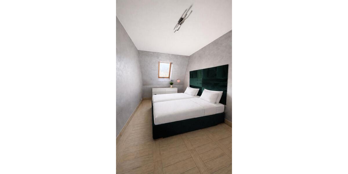 Dachgeschoßwohnung Plauen Altstadt - 5 Zimmer, 130 m&sup2;, 1.000&euro; | Angebot:26405227