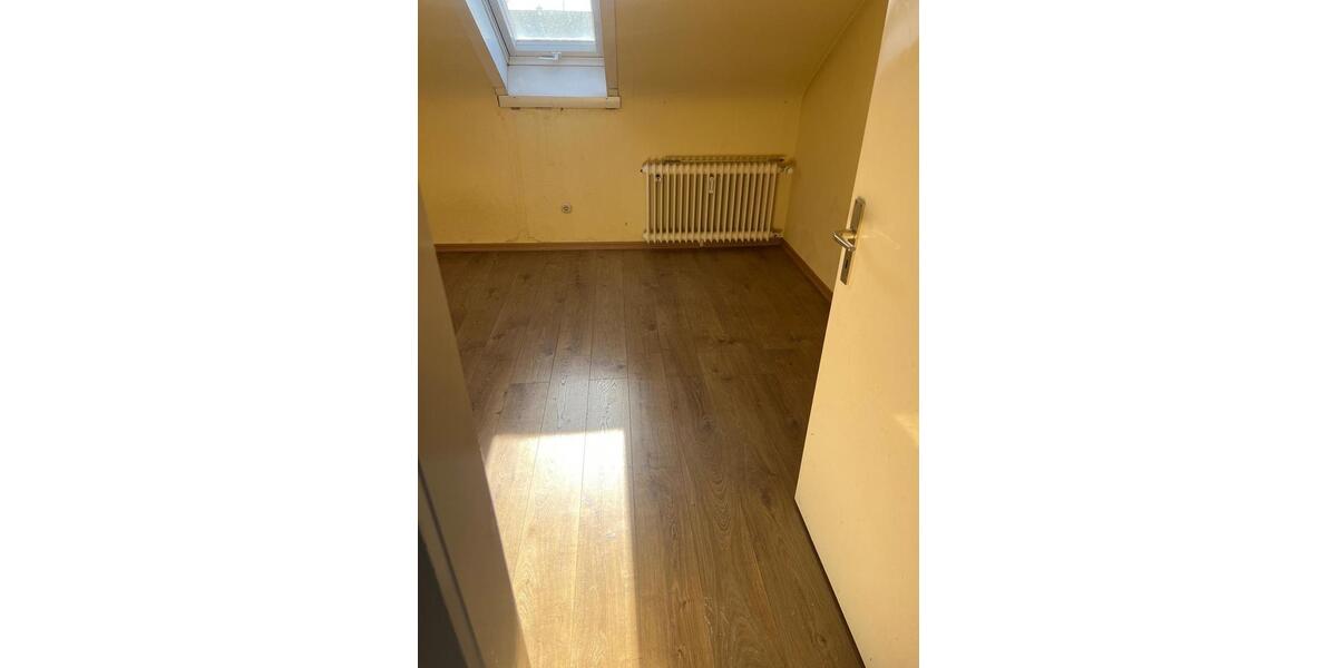 Dachgeschoßwohnung Leonberg - 4 Zimmer, 80 m&sup2;, 1.650&euro; | Angebot:26519368