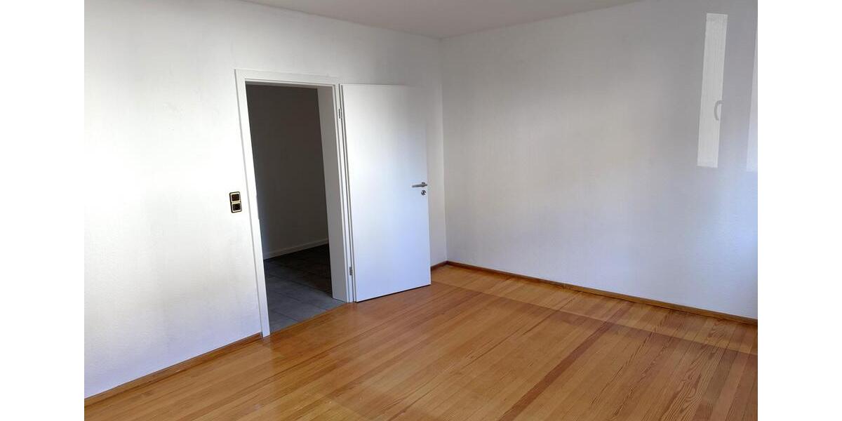 Helle 3-Zimmer-Wohnung mit Südterrasse und Garage (ca. 75 qm) 3 zimmer