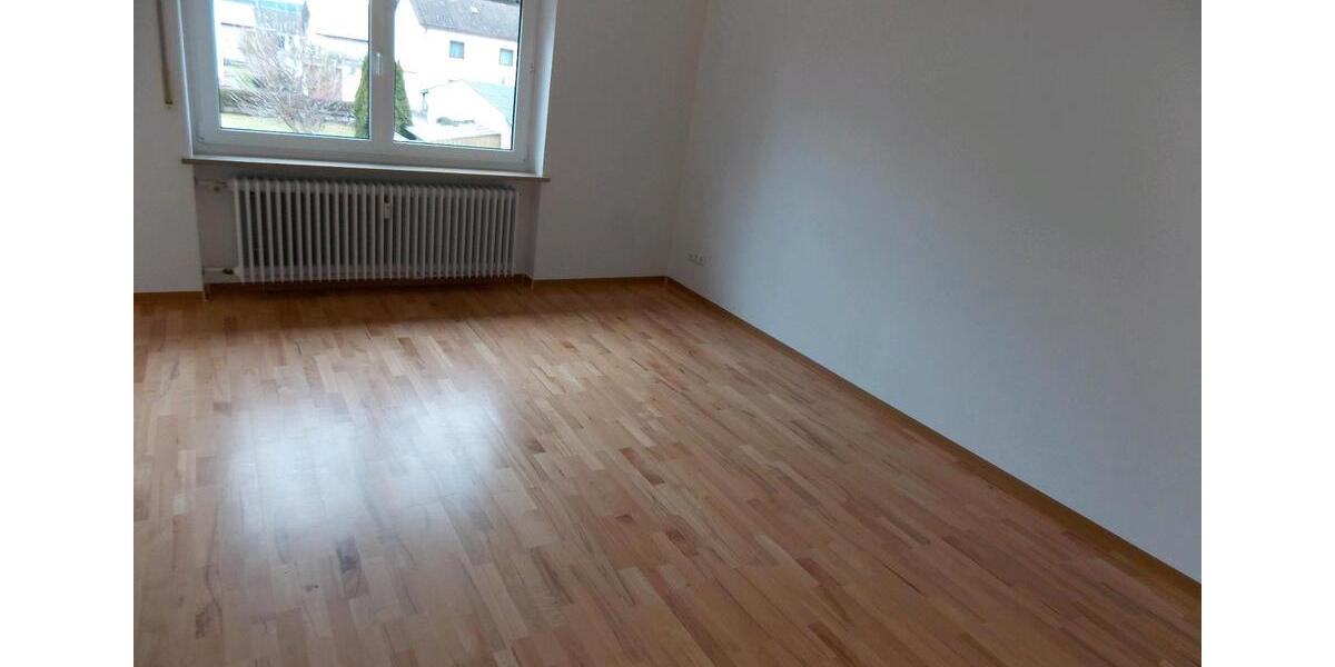 Etagenwohnung Tussenhausen - 4 Zimmer, 100 m&sup2;, 900&euro; | Angebot:26049381