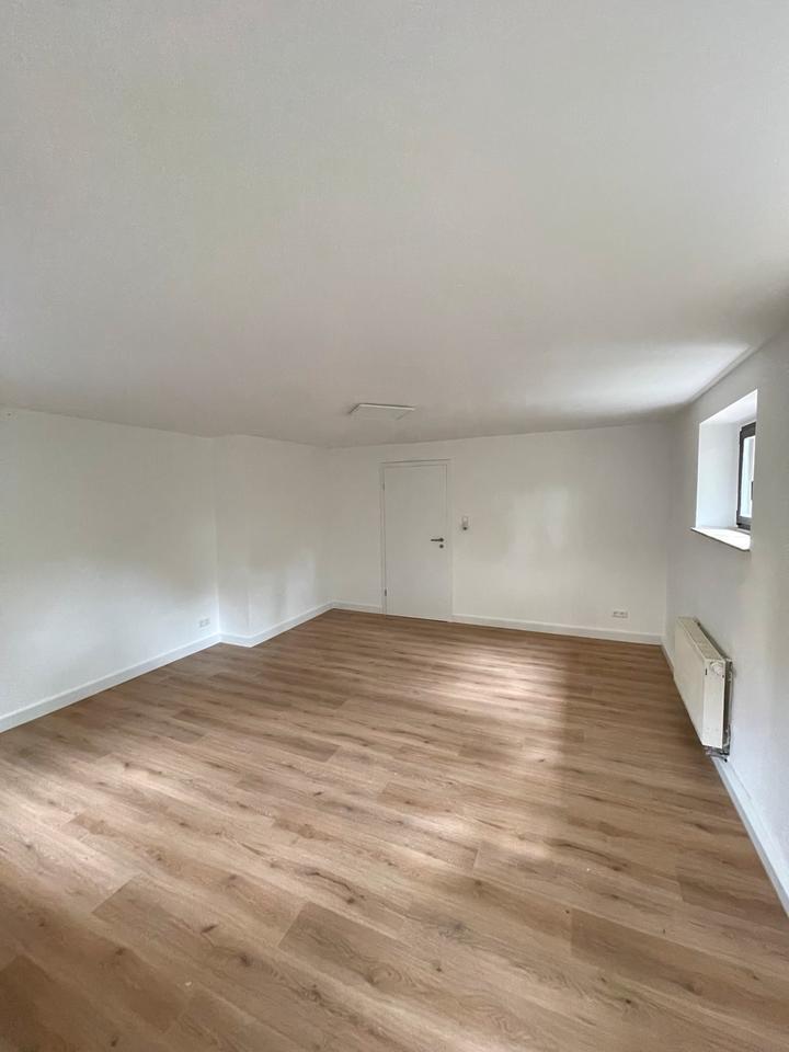 Renovierte 2-Zimmer TerassenWohnung in Stuttgart mit Carport