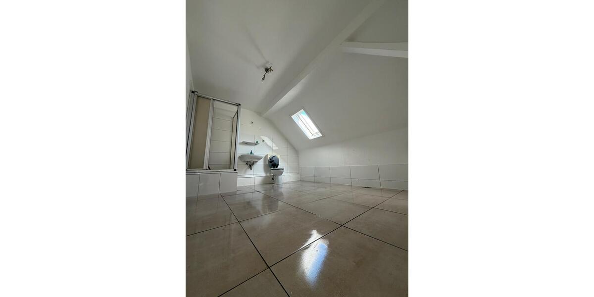 Dachgeschoßwohnung Lüdenscheid - 3 Zimmer, 75 m&sup2;, 530&euro; | Angebot:26070439