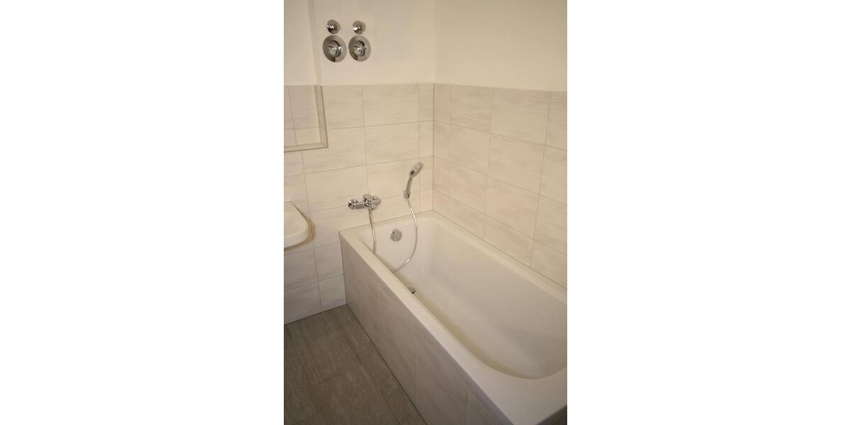 Erdgeschoßwohnung Suhl - 4 Zimmer, 101 m&sup2;, 750&euro; | Angebot:24650215