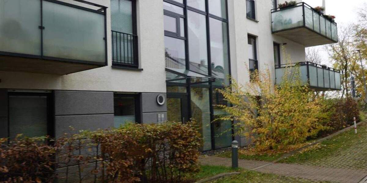 2 Zimmer Erdgeschosswohnung mit großzügigem Wohnambiente, EBK und Terrasse - Duschbad barrierefrei 2 zimmer