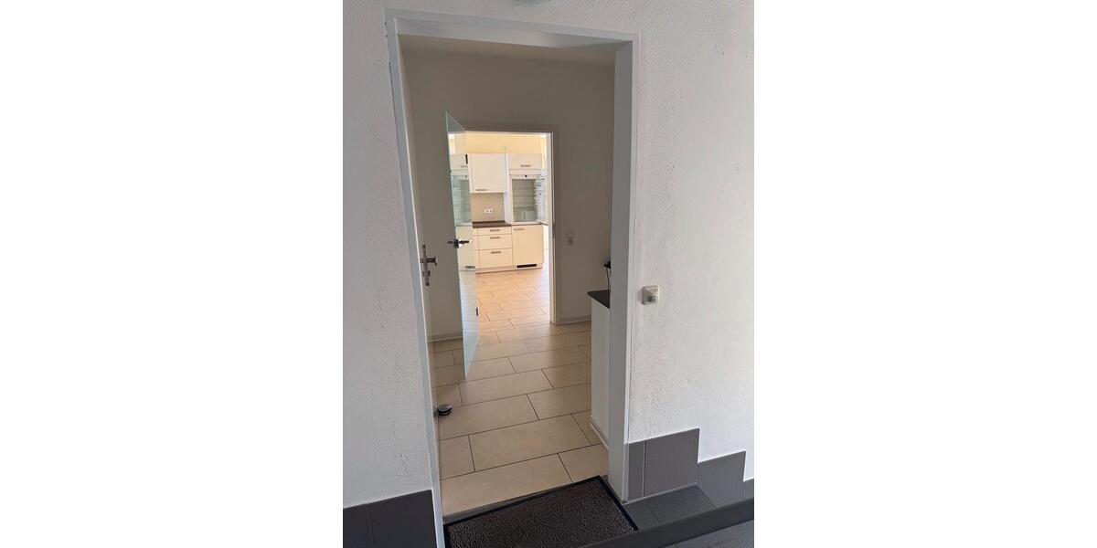 Dachgeschoßwohnung Zell (Mosel) - 6 Zimmer, 120 m&sup2;, 950&euro; | Angebot:26040618