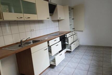 Renoviert, hell und sehr sparsam 3 zimmer