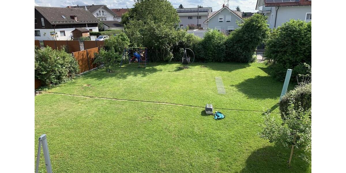 Helle 4-Zimmer-Wohnung mit Balkon und Gartenanteil in HarthausenGrasbrunn. 4 zimmer