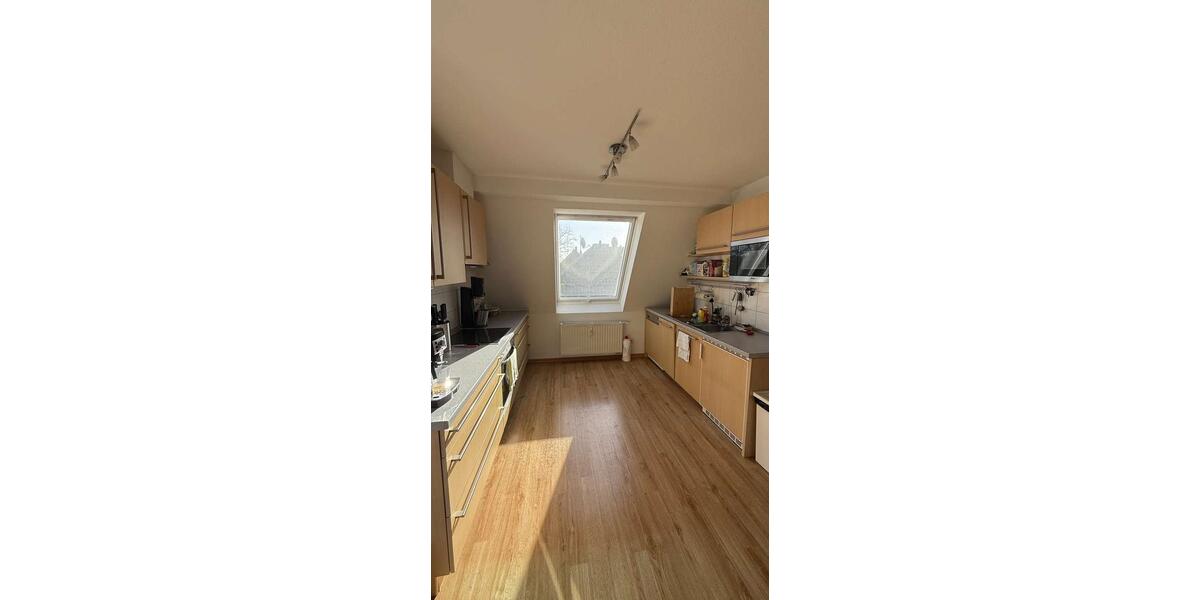 Dachgeschoßwohnung Duisburg Duisburg-Mitte - 4 Zimmer, 93 m&sup2;, 800&euro; | Angebot:26060436
