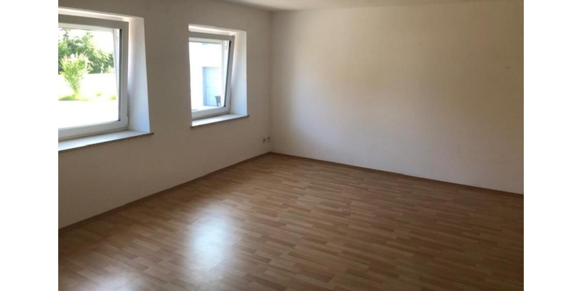Erdgeschoßwohnung Marklkofen - 4 Zimmer, 105 m&sup2;, 730&euro; | Angebot:25394682