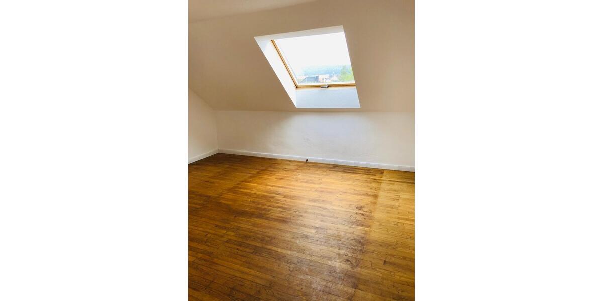 Dachgeschoßwohnung Bückeburg - 3 Zimmer, 70 m&sup2;, 650&euro; | Angebot:25988533