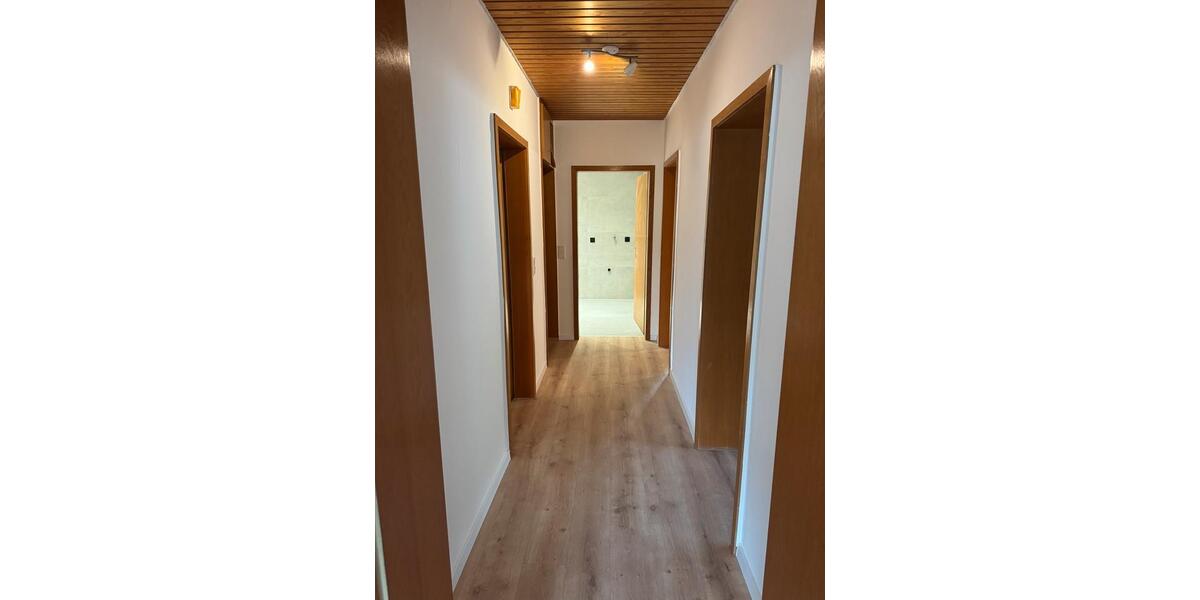 Erdgeschoßwohnung Kreuztal - 2 Zimmer, 95 m&sup2;, 900&euro; | Angebot:26691964