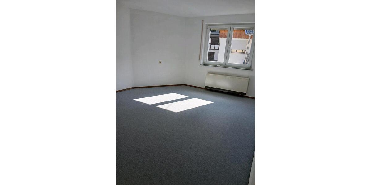 Etagenwohnung Gernsbach - 4 Zimmer, 100 m&sup2;, 750&euro; | Angebot:26250433