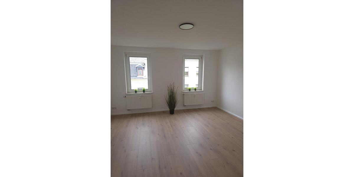 Dachgeschoßwohnung Meerane - 3 Zimmer, 71 m&sup2;, 560&euro; | Angebot:26038819