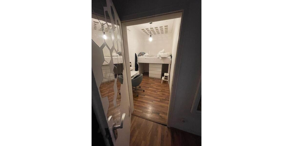 Wohnen auf Zeit Esslingen am Neckar - 1 Zimmer, 8 m&sup2;, 320&euro; | Angebot:26031981