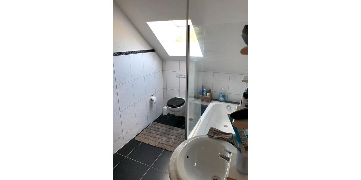 Dachgeschoßwohnung Wiehl - 3 Zimmer, 81 m&sup2;, 750&euro; | Angebot:25158354