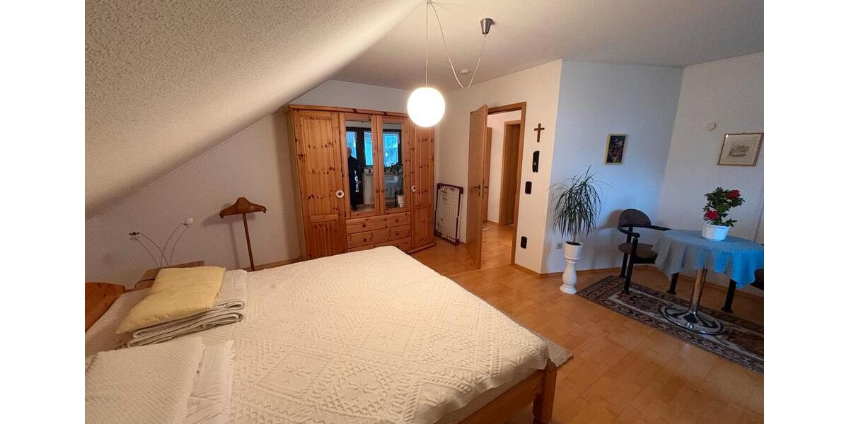 Dachgeschoßwohnung Eckersdorf - 2 Zimmer, 70 m&sup2;, 1.000&euro; | Angebot:24705396