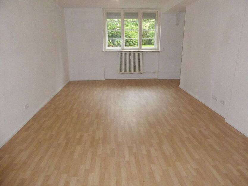 Hessenallee – SOUTERRAIN-Wohnung – großzügiger Grundriss – 2 Zimmer