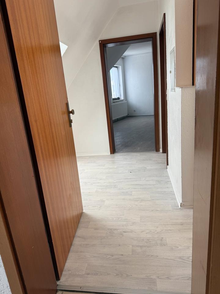 Dachgeschoss - Wohnung, 3 Zimmer plus Küche und Bad