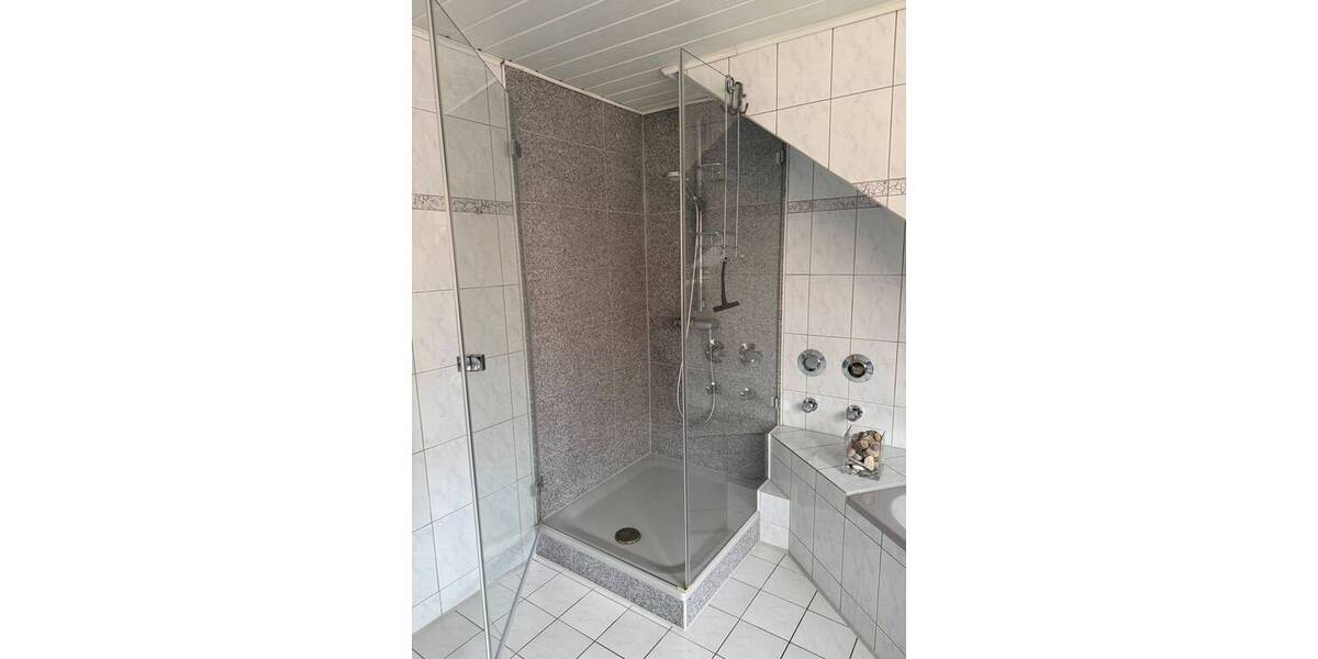 Etagenwohnung Erlangen Frauenaurach - 3 Zimmer, 117 m&sup2;, 1.400&euro; | Angebot:26092188