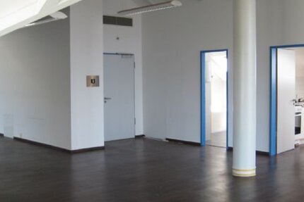 Großzügige & offene Dachgeschoßwohnung -BetriebsleiterWohnung- mit Einbauküche
