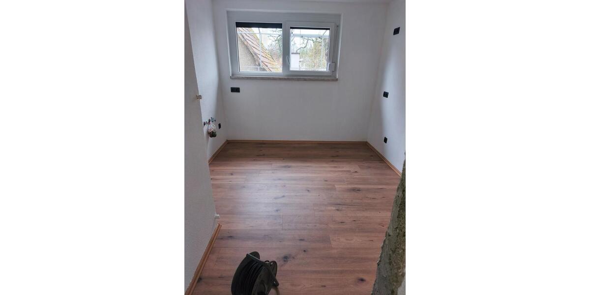 Hochparterre Eningen unter Achalm - 4 Zimmer, 83 m&sup2;, 1.200&euro; | Angebot:25045589