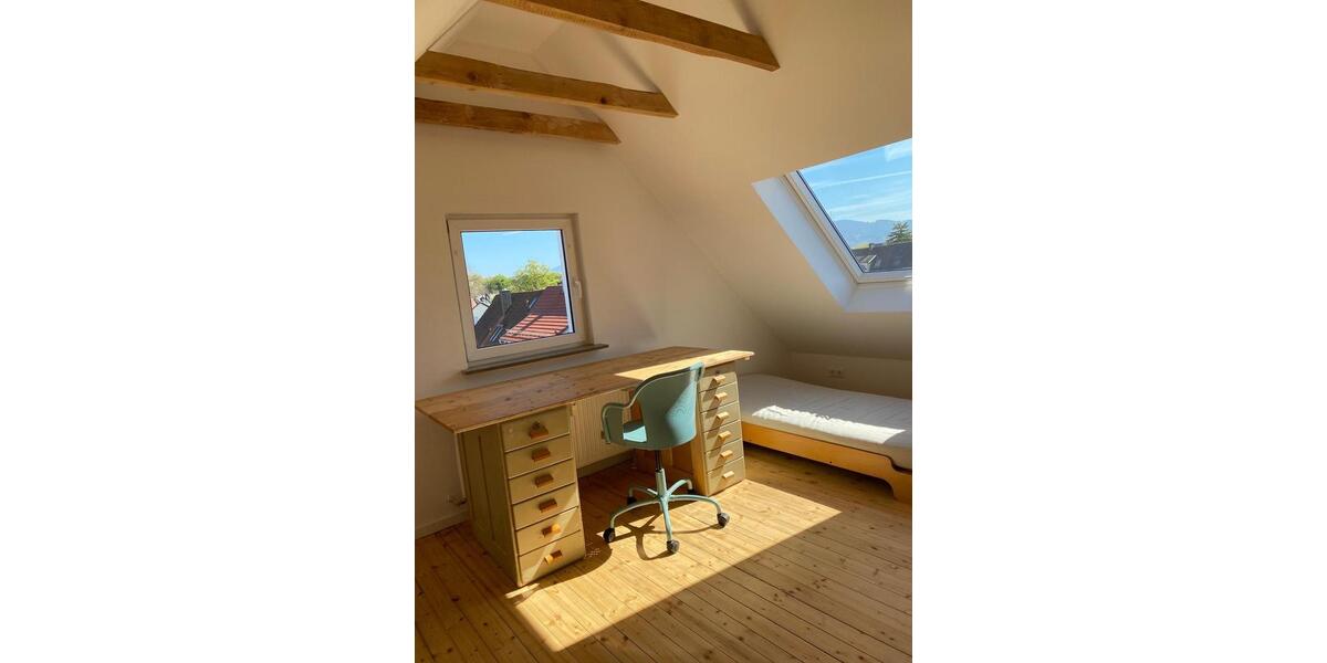 Dachgeschoßwohnung Freiburg im Breisgau Ebnet - 3 Zimmer, 50 m&sup2;, 1.200&euro; | Angebot:26440315