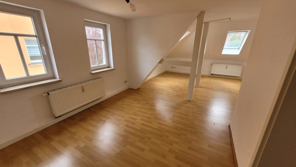 Dachgeschoßwohnung Limbach-Oberfrohna Oberfrohna - 2 Zimmer, 37 m&sup2;, 220&euro; | Angebot:26211120