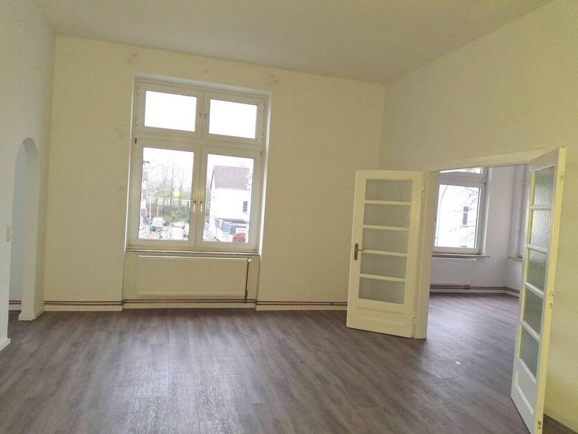 Wunderschöne große AtelierWohnung im 1.OG in der Hafenstraße 11 zu vermieten im Jugendstilhaus