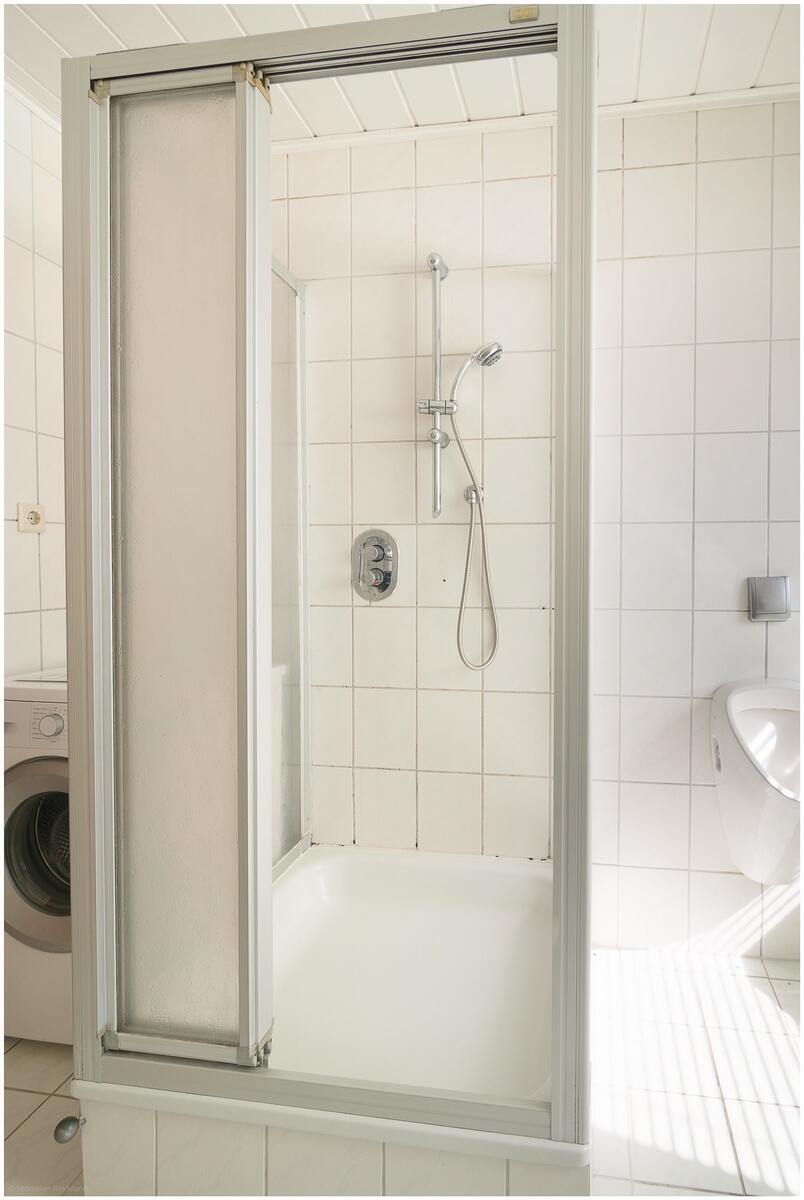 ***geräumige 2 Zimmer Oberwohnung mit EBK in Börger*** mit eigenem Garten, Terrasse, sowie Zufahrt und Carport 2 zimmer