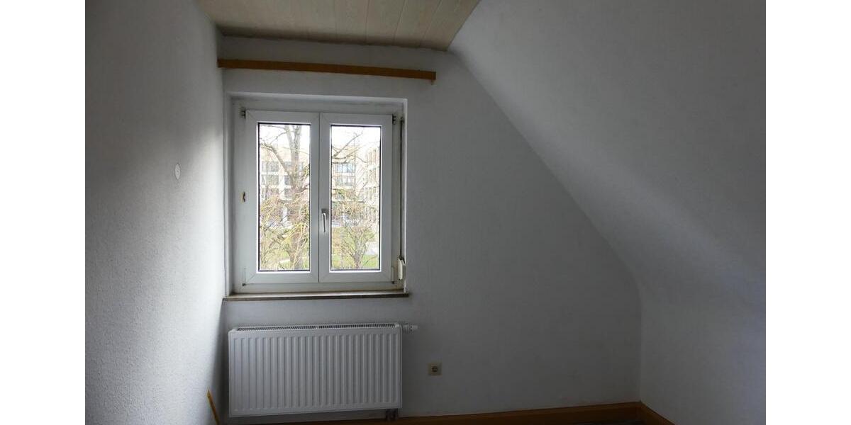 Dachgeschoßwohnung Kornwestheim - 3 Zimmer, 55 m&sup2;, 2.050&euro; | Angebot:25164129