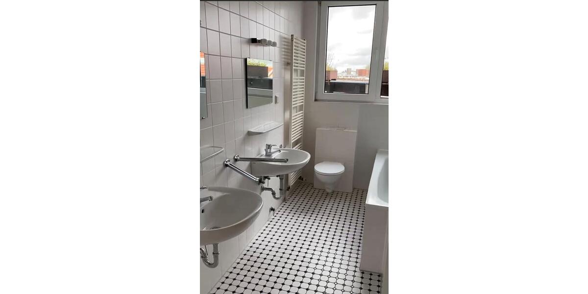 Dachgeschoßwohnung Berlin Mitte - 3.5 Zimmer, 115 m&sup2;, 1.690&euro; | Angebot:26030727